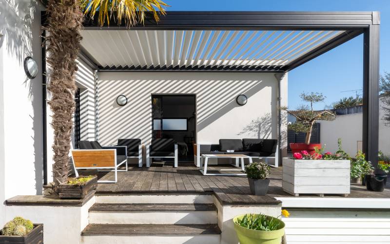 Installer une véranda ou une pergola en aluminium sur mesure pour valoriser votre maison à Manosque