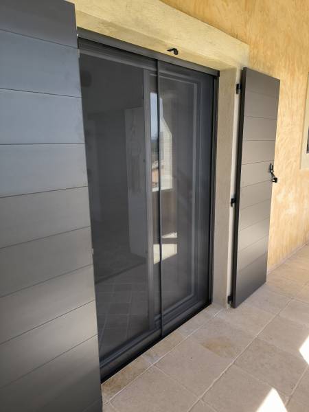 Vue d’ensemble moustiquaire baie aluminium