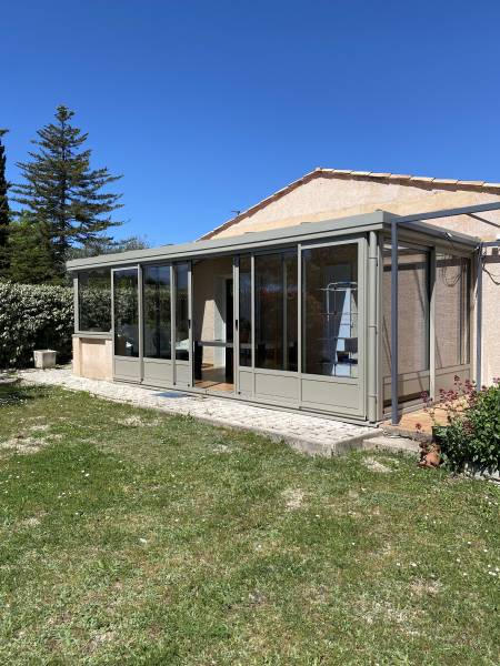 Vue extérieure véranda pierrevert