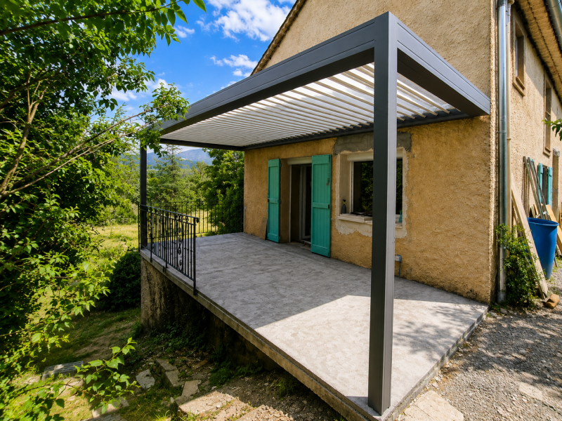 Pergola aluminium installée.